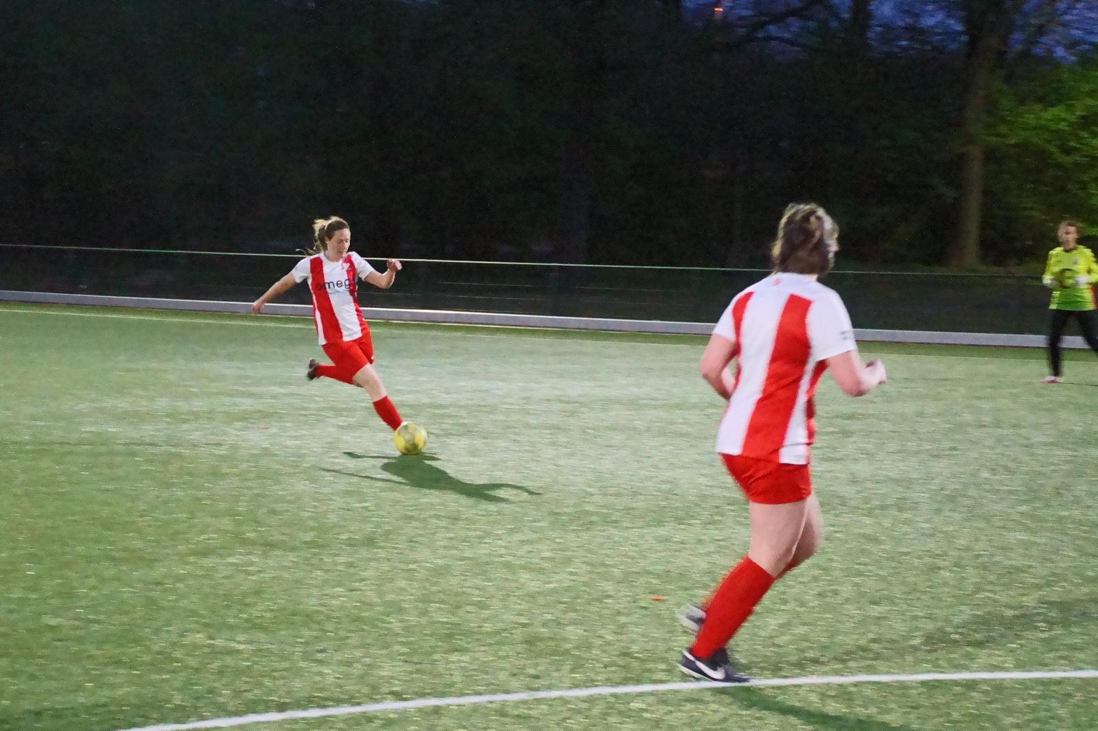 Sterke avond voor DEV Dames: samenspel, strijd en groei zichtbaar