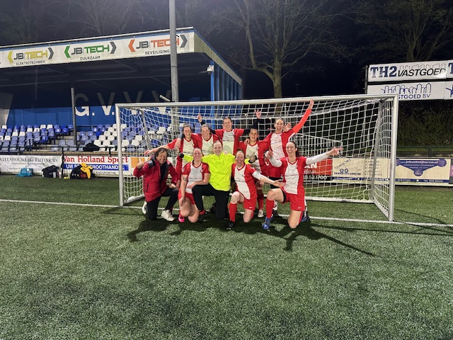 DEV Doorn dames domineren, een voetbalavontuur met succes